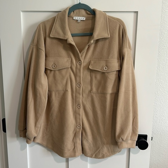 HYFVE super soft tan colored shacket. Women’s Small Overaized fit. Button down - Picture 1 of 8